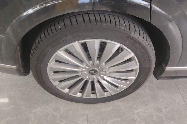 Used ONVO Luxeed L90 2025 Model—Ultra Six-Seater Version Right Rear Wheel Hub