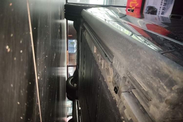 Used ONVO Luxeed L90 2025 Model—Max Six-Seater Version Right Side Sill