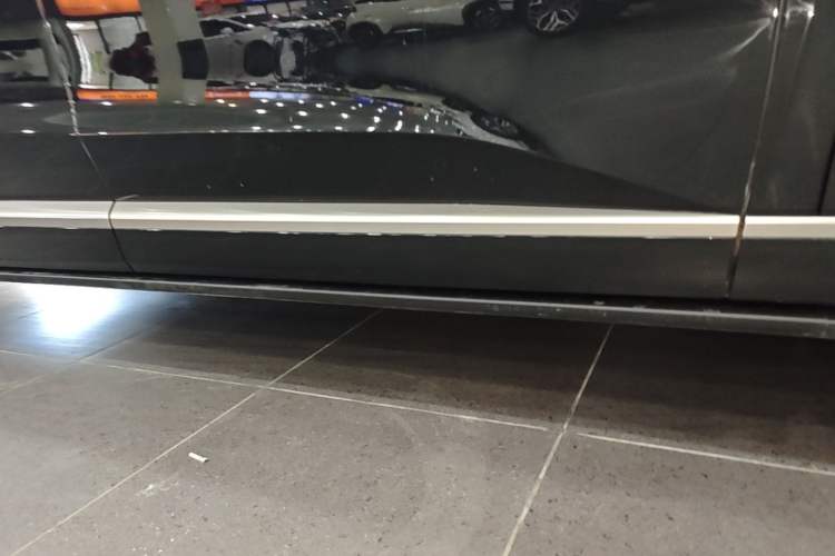 Used ONVO Luxeed L90 2025 Model—Ultra Six-Seater Version Right Side Sill
