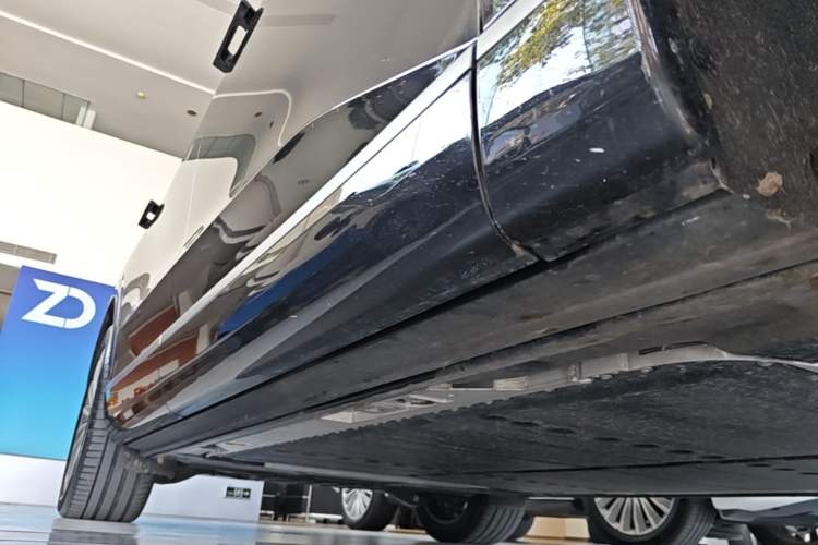 Used ONVO Luxeed L90 2025 Model—Ultra Six-Seater Version Right Side Sill
