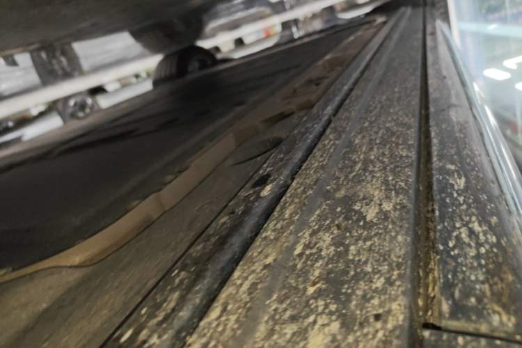 Used ONVO Luxeed L90 2025 Model Ultra Six-Seater 60-degree Battery Edition Right Side Sill