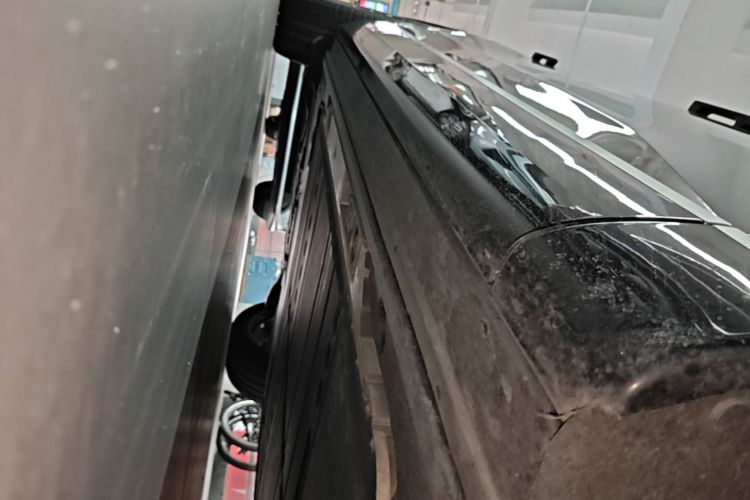 Used ONVO Luxeed L90 2025 Model—Ultra Six-Seater Version Right Side Sill