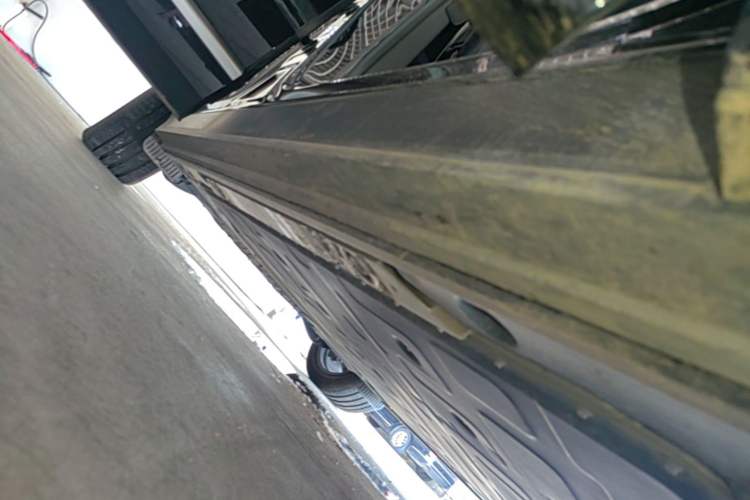 Used ONVO Luxeed L90 2025 Model—Max Six-Seater Version Right Side Sill