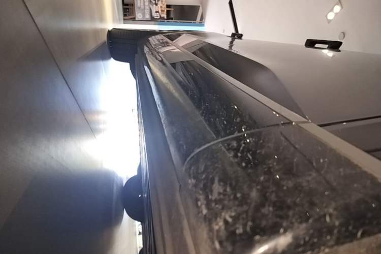 Used ONVO Luxeed L90 2025 Model—Max Six-Seater Version Right Side Sill