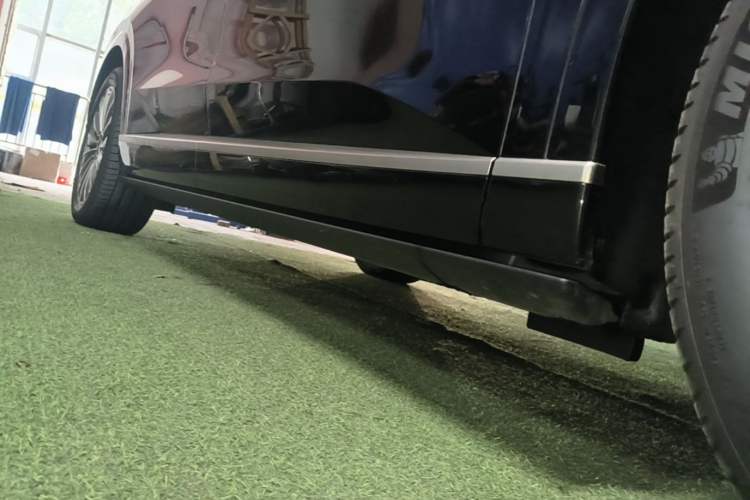 Used ONVO Luxeed L90 2025 Model—Max Six-Seater Version Right Side Sill