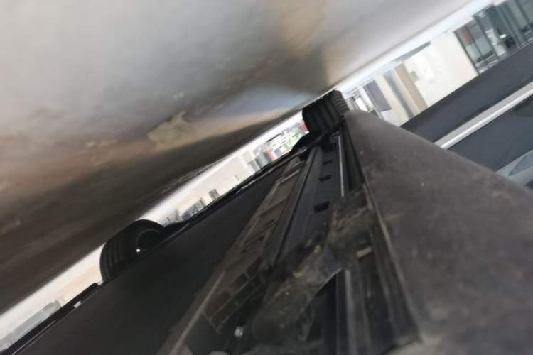 Used ONVO Luxeed L90 2025 Model—Ultra Six-Seater Version Right Side Sill