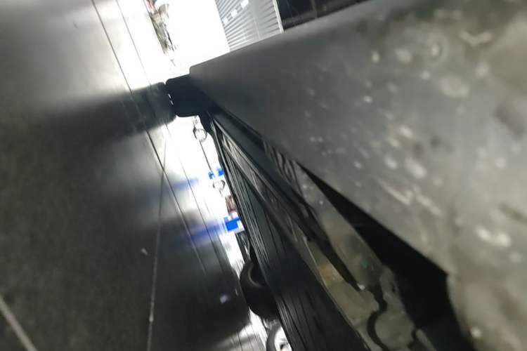 Used ONVO Luxeed L90 2025 Model—Ultra Six-Seater Version Right Side Sill