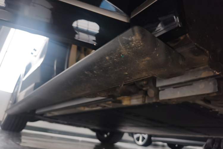 Used ONVO Luxeed L90 2025 Model—Max Six-Seater Version Right Side Sill