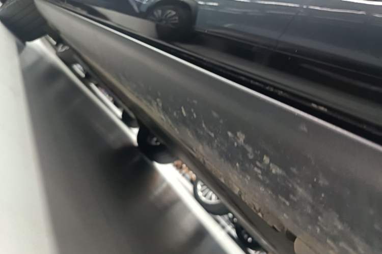 Used ONVO Luxeed L90 2025 Model—Ultra Six-Seater Version Right Side Sill