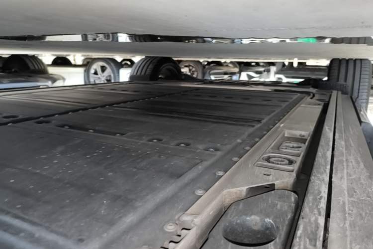 Used ONVO Luxeed L90 2025 Model Max Six-Seater 60-degree Battery Edition Right Side Sill
