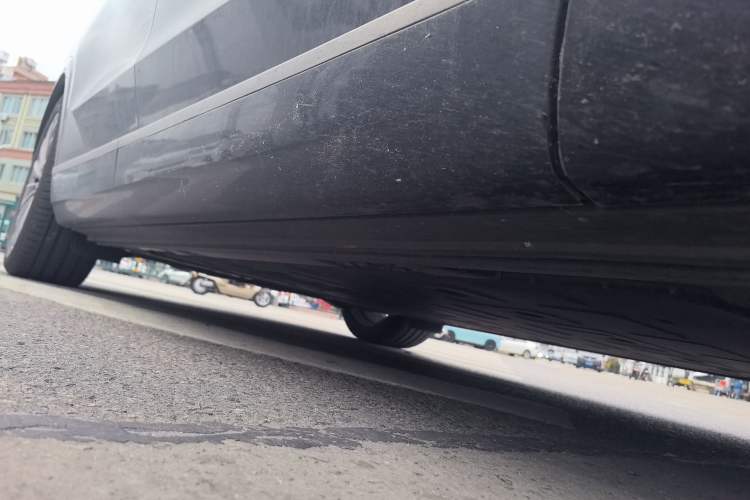 Used ONVO Luxeed L90 2025 Model—Max Six-Seater Version Right Side Sill
