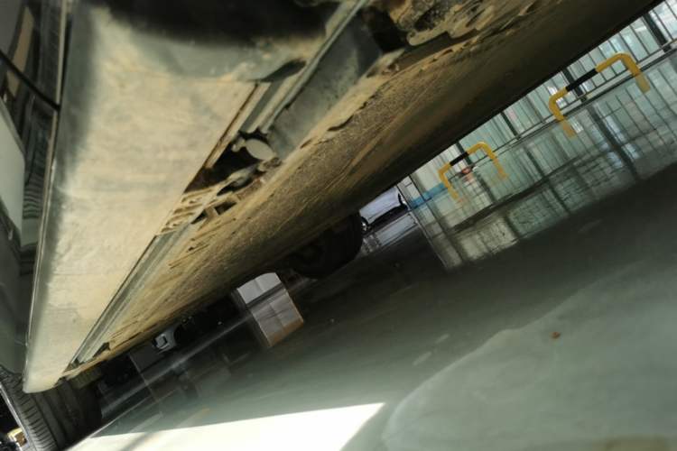Used ONVO Luxeed L90 2025 Model—Ultra Six-Seater Version Right Side Sill