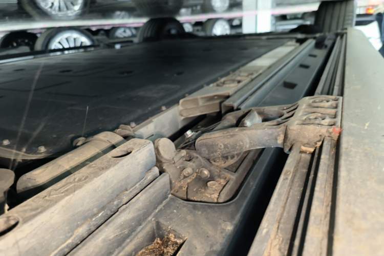 Used ONVO Luxeed L90 2025 Model—Max Six-Seater Version Right Side Sill