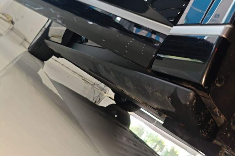 Used ONVO Luxeed L90 2025 Model—Ultra Six-Seater Version Right Side Sill