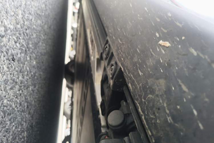 Used ONVO Luxeed L90 2025 Model—Ultra Six-Seater Version Right Side Sill
