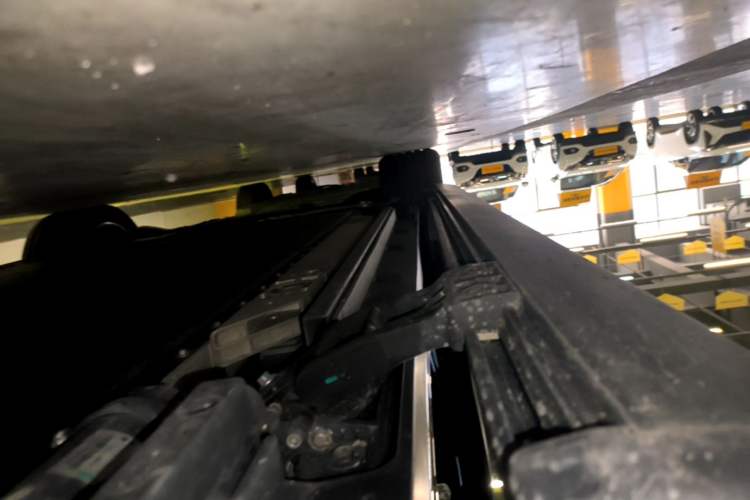 Used ONVO Luxeed L90 2025 Model—Max Six-Seater Version Right Side Sill