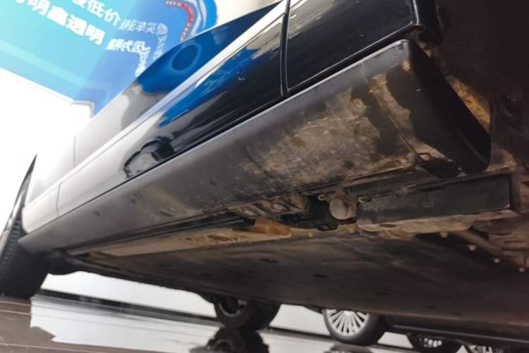 Used ONVO Luxeed L90 2025 Model—Ultra Six-Seater Version Right Side Sill
