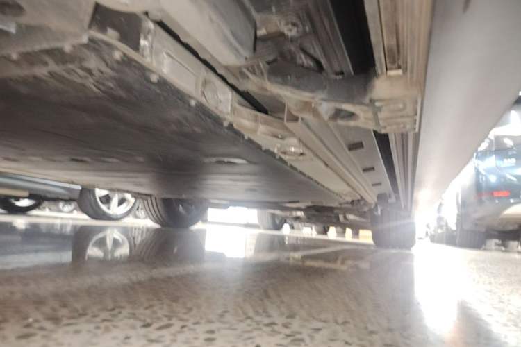 Used ONVO Luxeed L90 2025 Model—Ultra Six-Seater Version Right Side Sill