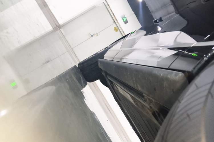 Used ONVO Luxeed L90 2025 Model—Max Six-Seater Version Right Side Sill