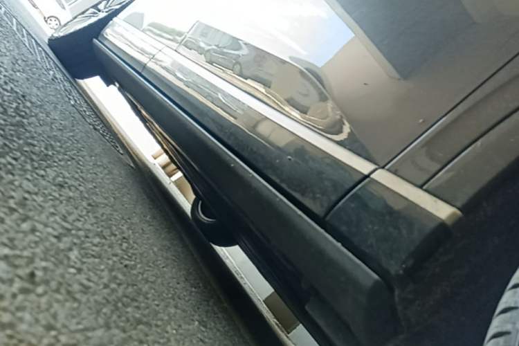 Used ONVO Luxeed L90 2025 Model—Ultra Six-Seater Version Right Side Sill