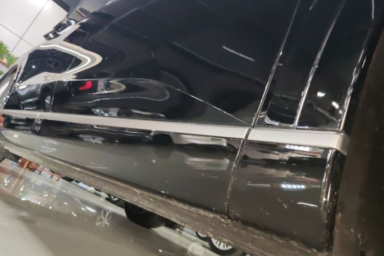 Used ONVO Luxeed L90 2025 Model—Max Six-Seater Version Right Side Sill