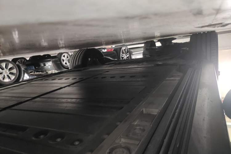 Used ONVO Luxeed L90 2025 Model—Ultra Six-Seater Version Right Side Sill