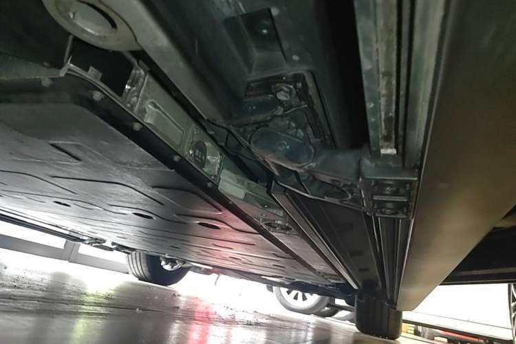 Used ONVO Luxeed L90 2025 Model—Ultra Six-Seater Version Right Side Sill