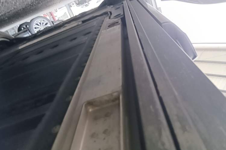 Used ONVO Luxeed L90 2025 Model—Ultra Six-Seater Version Right Side Sill