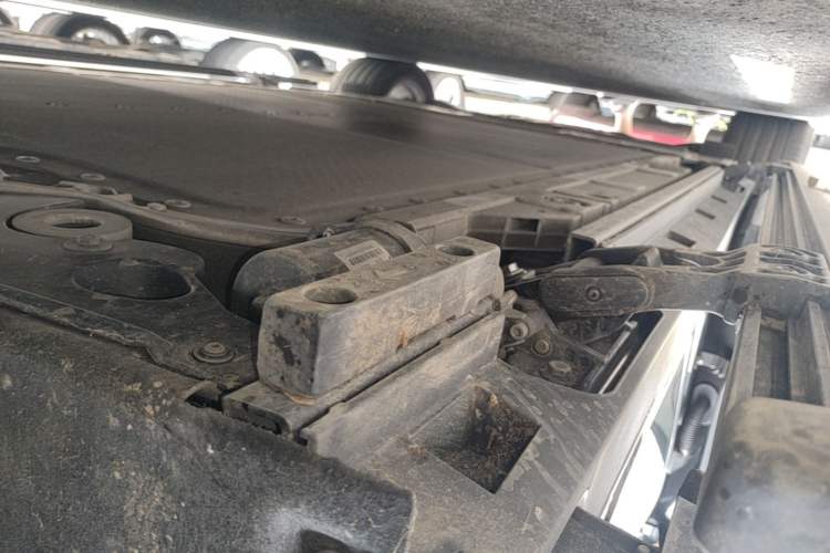 Used ONVO Luxeed L90 2025 Model Ultra Six-Seater 60-degree Battery Edition Right Side Sill