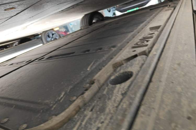 Used ONVO Luxeed L90 2025 Model—Max Six-Seater Version Right Side Sill