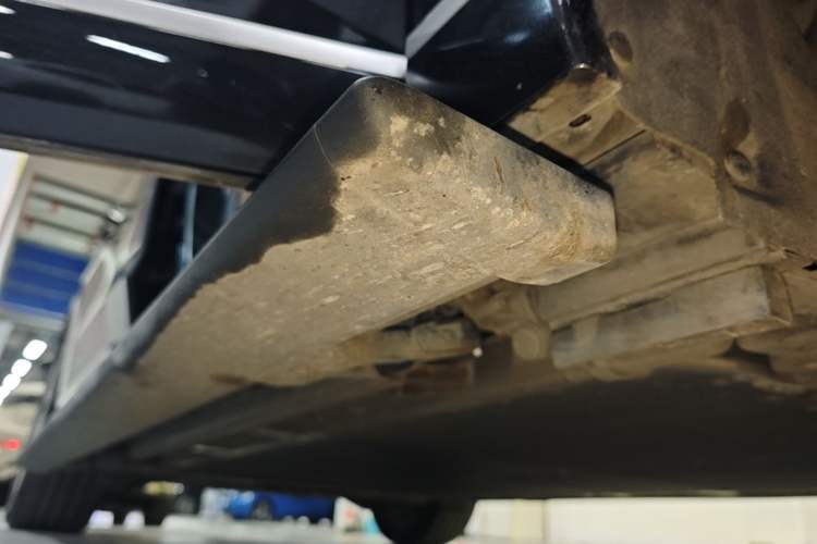 Used ONVO Luxeed L90 2025 Model—Ultra Six-Seater Version Right Side Sill
