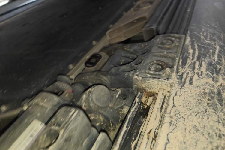 Used ONVO Luxeed L90 2025 Model—Max Six-Seater Version Right Side Sill