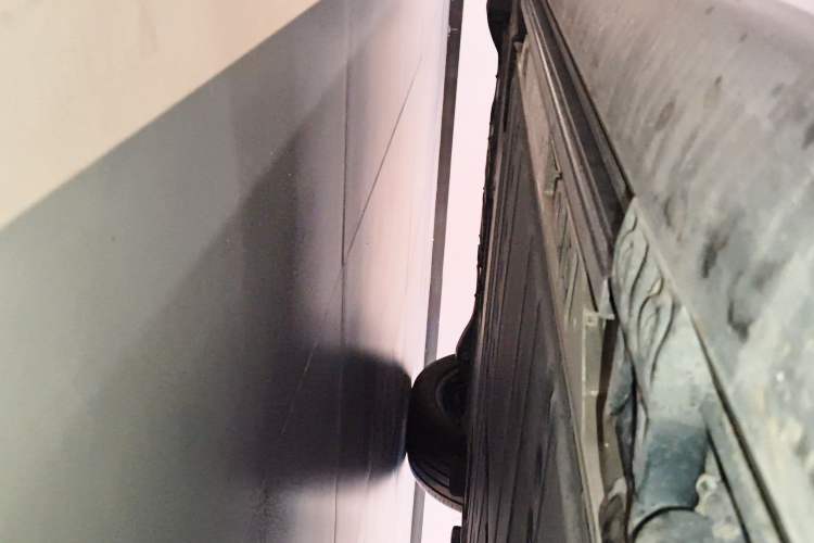 Used ONVO Luxeed L90 2025 Model—Ultra Six-Seater Version Right Side Sill