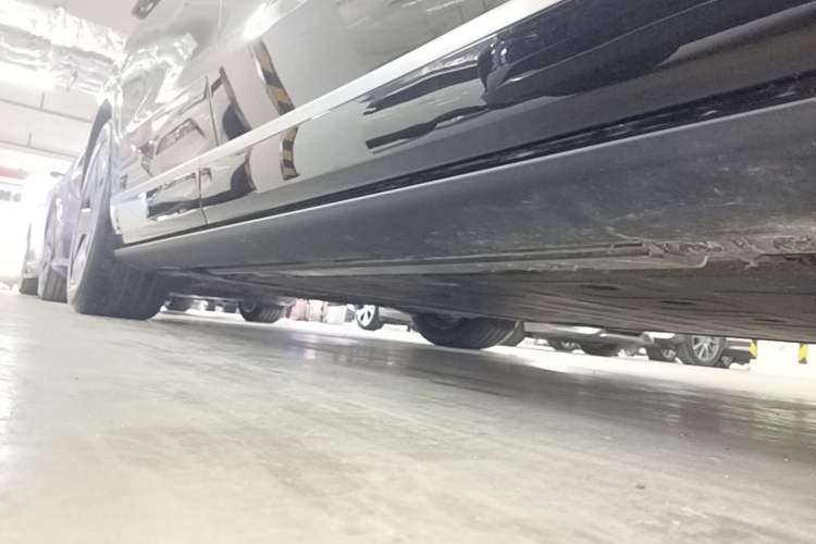 Used ONVO Luxeed L90 2025 Model—Ultra Six-Seater Version Right Side Sill