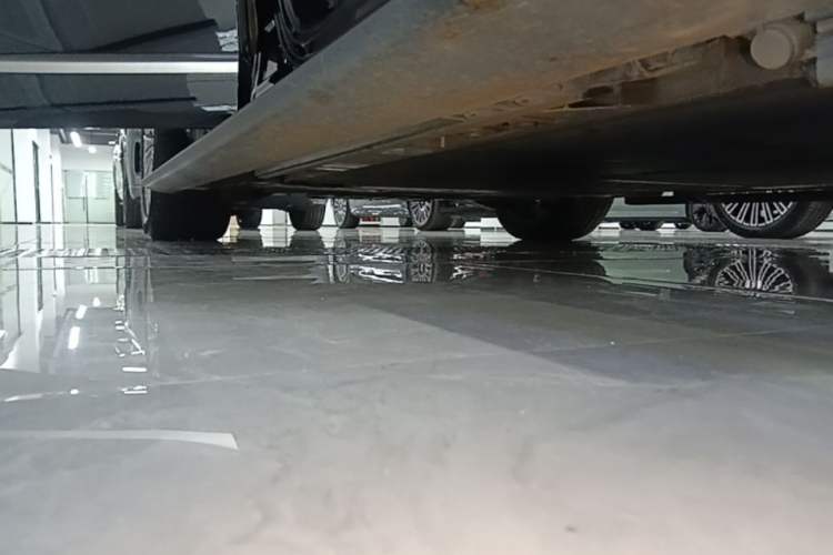 Used ONVO Luxeed L90 2025 Model—Ultra Six-Seater Version Right Side Sill