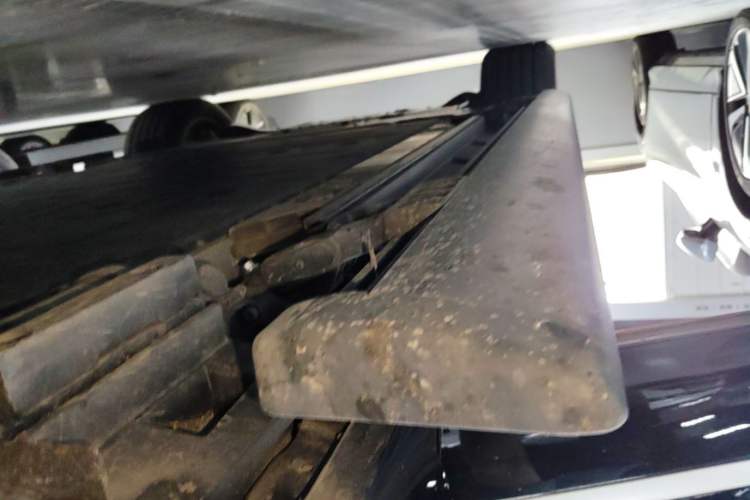 Used ONVO Luxeed L90 2025 Model—Max Six-Seater Version Right Side Sill