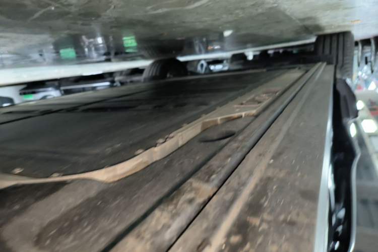 Used ONVO Luxeed L90 2025 Model—Max Six-Seater Version Right Side Sill