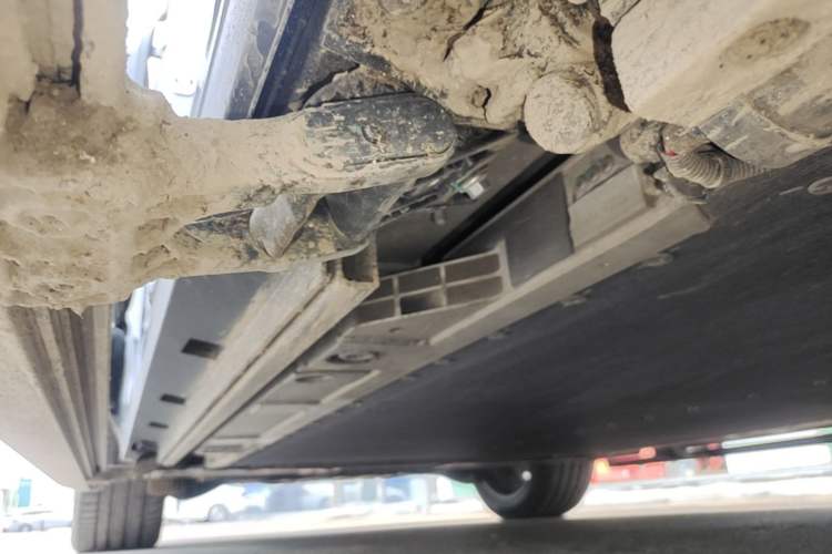 Used ONVO Luxeed L90 2025 Model—Ultra Six-Seater Version Right Side Sill