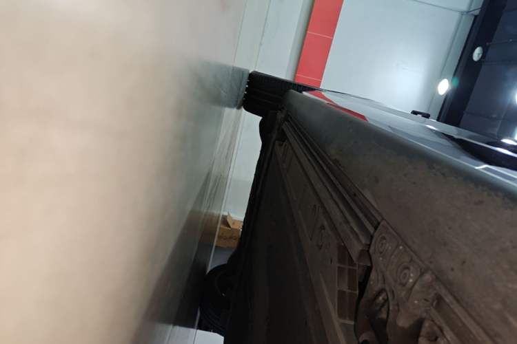 Used ONVO Luxeed L90 2025 Model—Ultra Six-Seater Version Right Side Sill