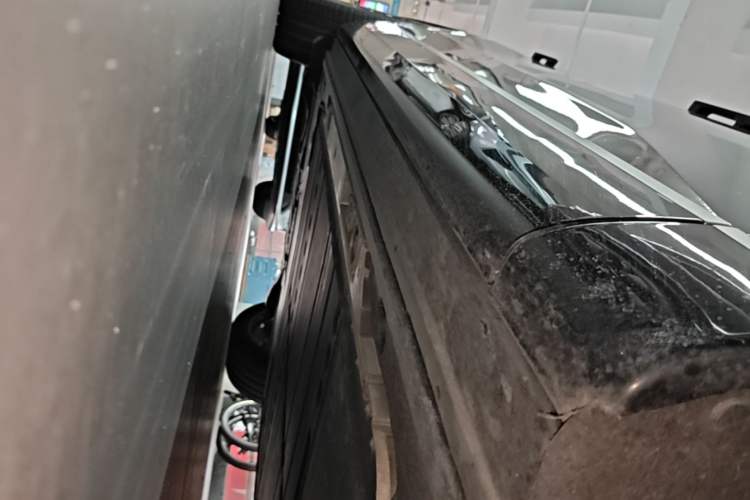 Used ONVO Luxeed L90 2025 Model—Ultra Six-Seater Version Right Side Sill