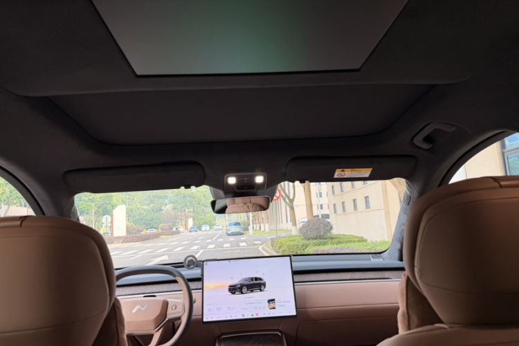 Used ONVO Luxeed L90 2025 Model—Max Six-Seater Version Roof