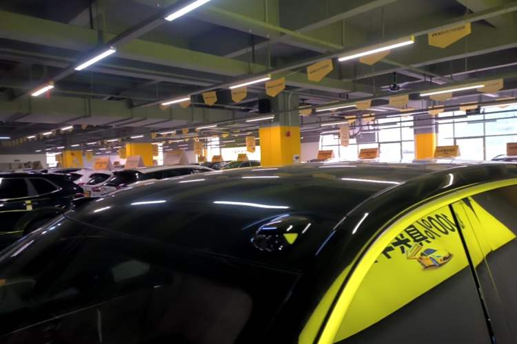 Used ONVO Luxeed L90 2025 Model—Max Six-Seater Version Roof