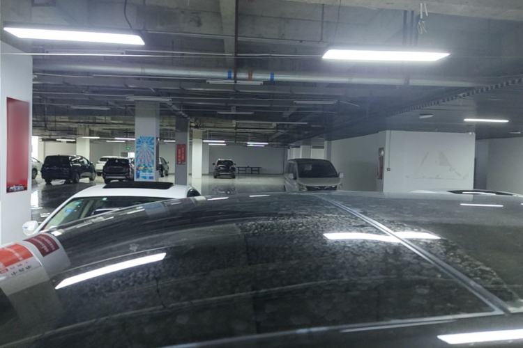 Used ONVO Luxeed L90 2025 Model—Max Six-Seater Version Roof