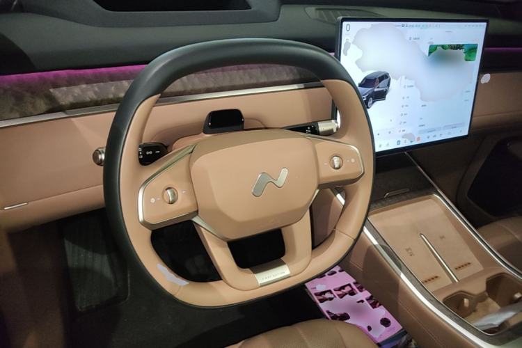 Used ONVO Luxeed L90 2025 Model—Max Six-Seater Version Steering Wheel