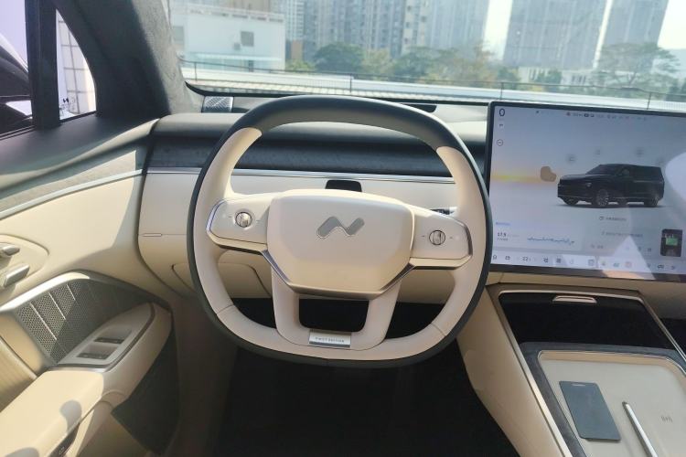 Used ONVO Luxeed L90 2025 Model—Ultra Six-Seater Version Steering Wheel