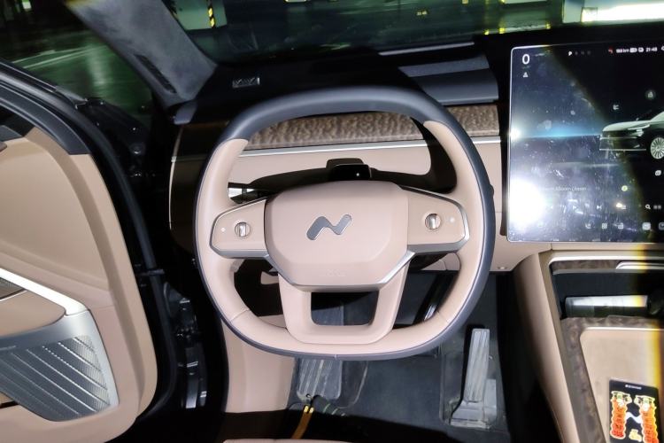 Used ONVO Luxeed L90 2025 Model—Ultra Six-Seater Version Steering Wheel