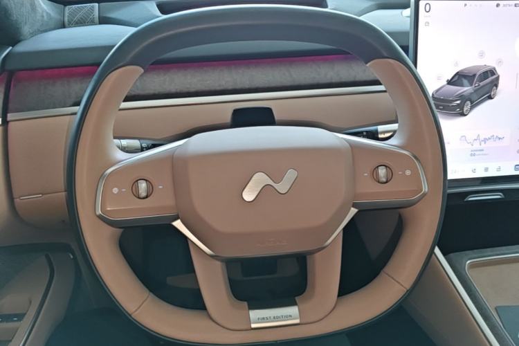 Used ONVO Luxeed L90 2025 Model—Ultra Six-Seater Version Steering Wheel