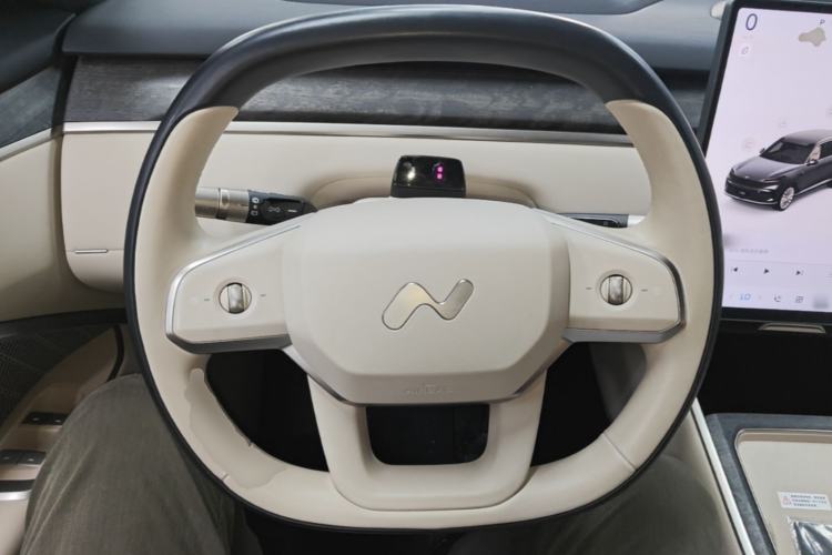 Used ONVO Luxeed L90 2025 Model Ultra Six-Seater 60-degree Battery Edition Steering Wheel