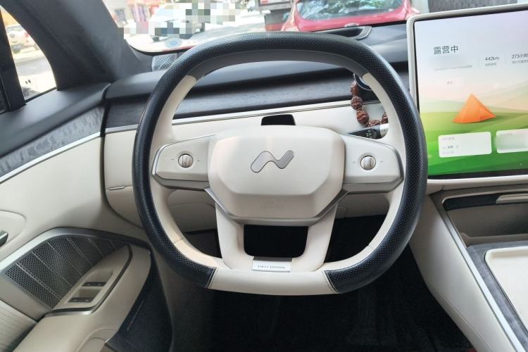 Used ONVO Luxeed L90 2025 Model—Max Six-Seater Version Steering Wheel