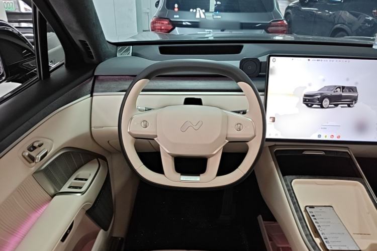 Used ONVO Luxeed L90 2025 Model—Ultra Six-Seater Version Steering Wheel